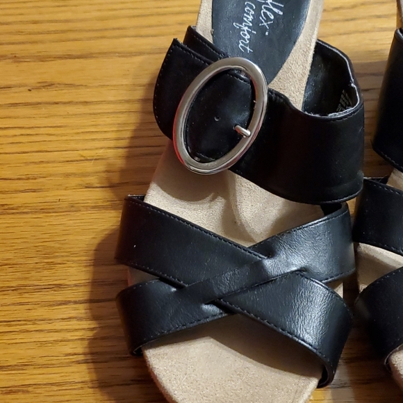 Sandals - Picture 2 of 4